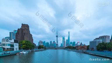 上海外白渡桥东方明珠广播电视塔城市日转夜固定延时摄影